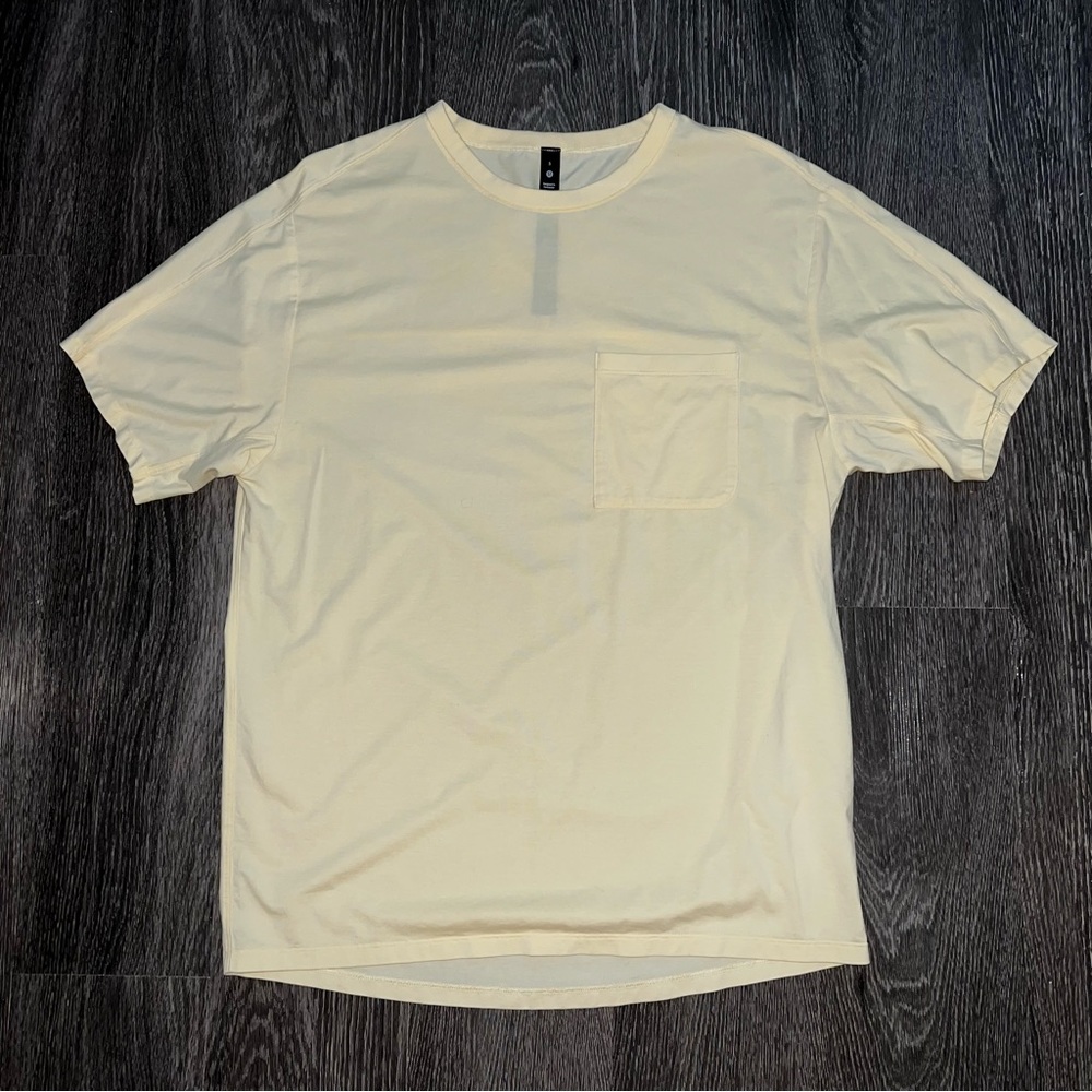 lululemon ‘fundamental pocket t’